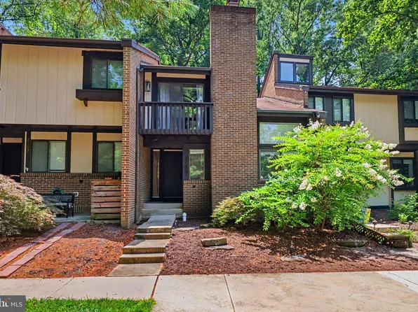 2105 Glencourse Ln, Reston, VA 20191