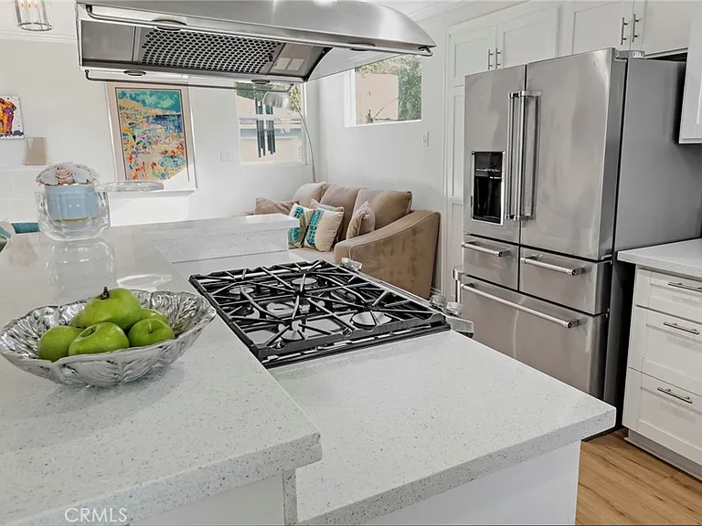 5231 Glasgow Way — Photo 10
