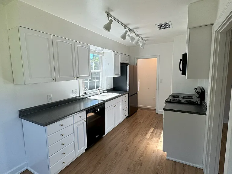 37 NE 47th Ave — Photo 11