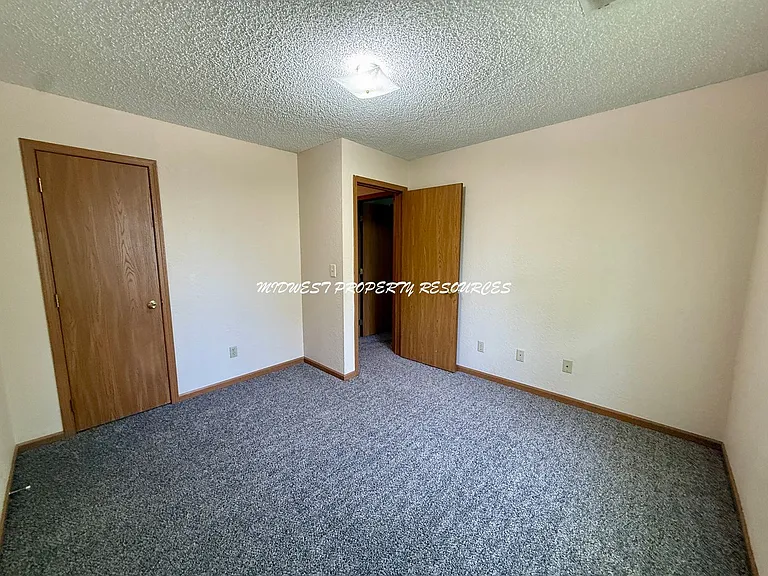 503 N Austin St — Photo 16