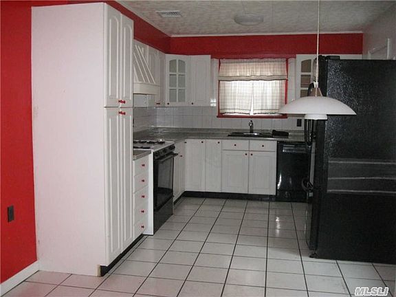 5th image of 315 Bedford Ave