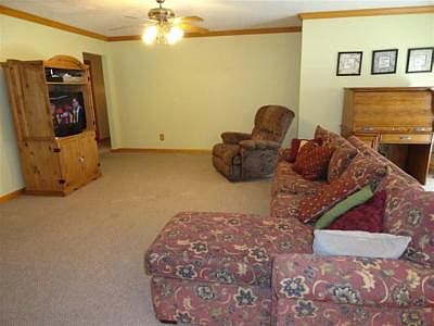 3rd image of 9 Bellway Dr