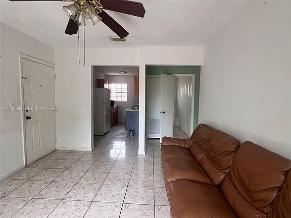 4th image of 608 SW 15th Ave #3