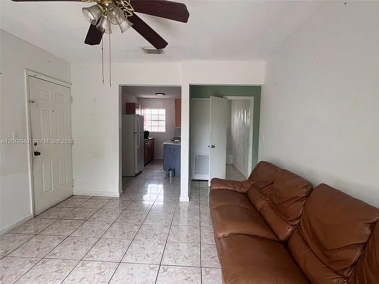 608 SW 15th Ave #3 — Photo 4