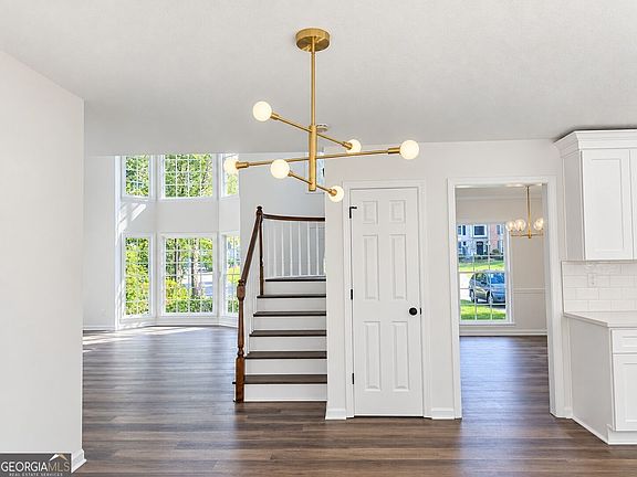 3rd image of 4142 Maple Ln