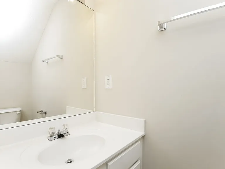 242 Regent Sq — Photo 16