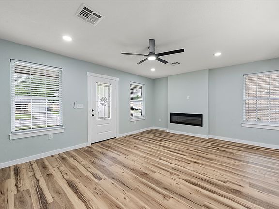 3rd image of 3542 Live Oak Ave