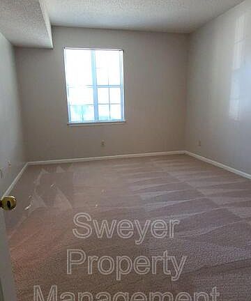 5th image of 721 Bragg Dr APT C
