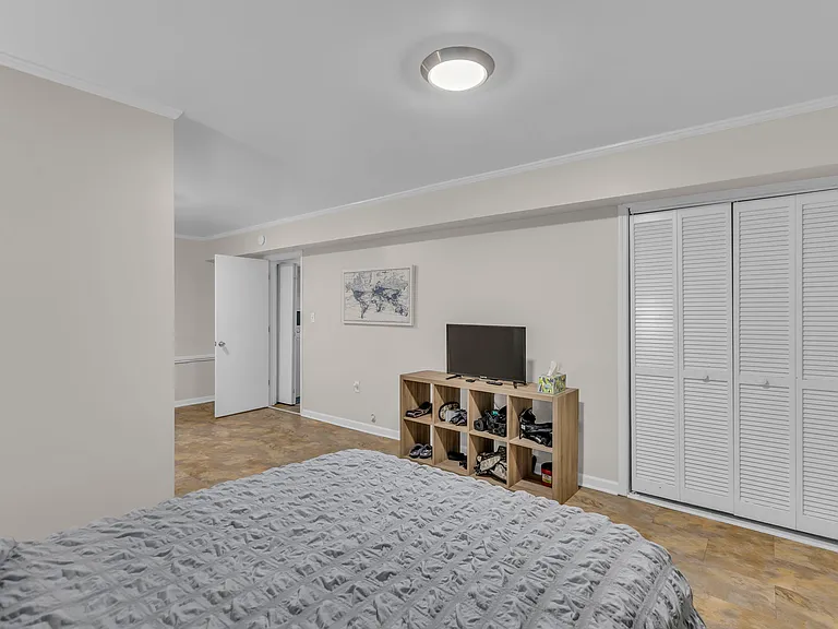 1409 Lawrence Ave — Photo 20