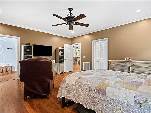 5th image of 758 Central Way