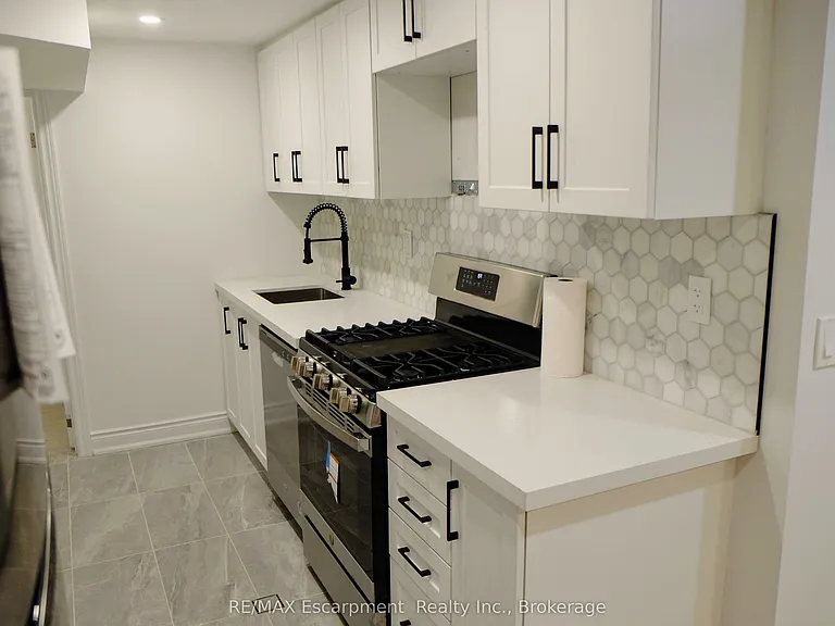 118 Sackville St #LOWER — Photo 3