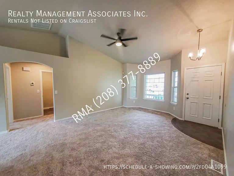 970 Johnson Dr — Photo 3