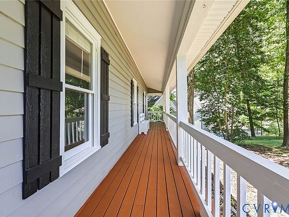 4th image of 2809 Anglewood Dr