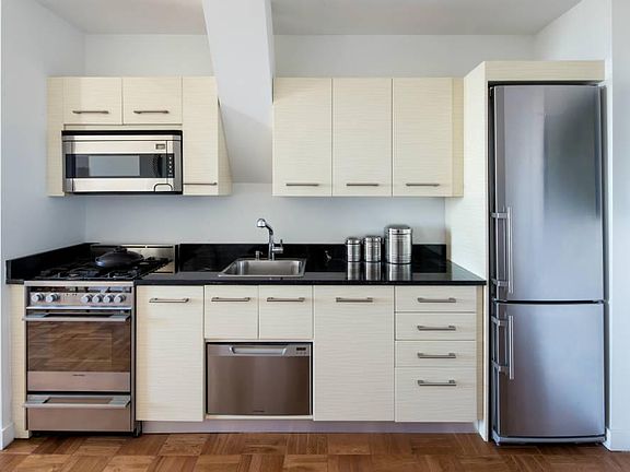 3rd image of 20 Exchange Pl APT 415