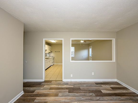 3rd image of 111 Hickory Hill Dr
