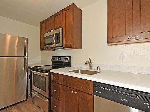 2nd image of 3015 N Highland St