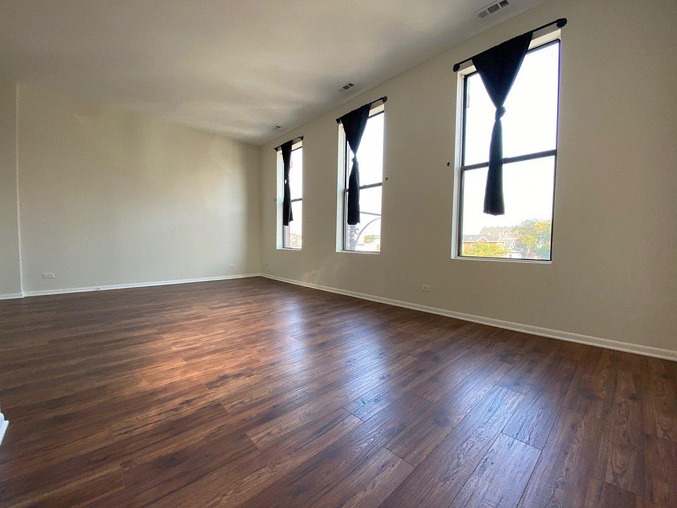 1st image of 1461 W Fullerton Ave #3F