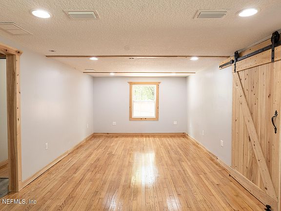 5th image of 11325 YOUNG Road