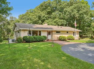 885 Tara Hl W, Hartford, WI 53027