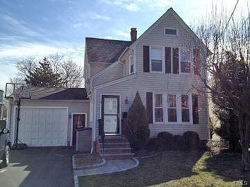 95 Beaumont St Fairfield CT 06824 Zillow