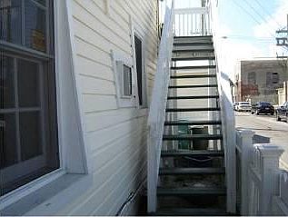 4th image of 716 C Emma St