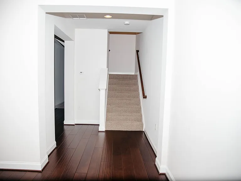 523 Fawn Ln — Photo 2