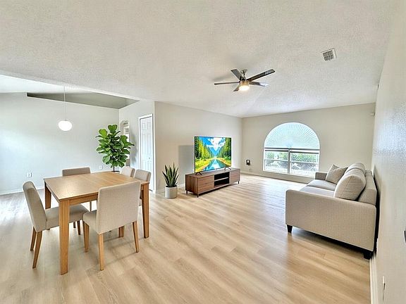 3rd image of 12052 Villa Rd