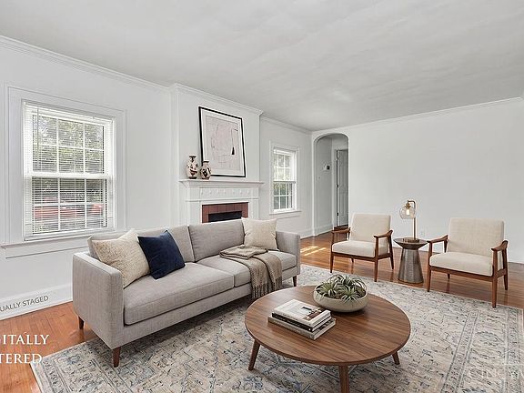 3rd image of 1005 Park Ave