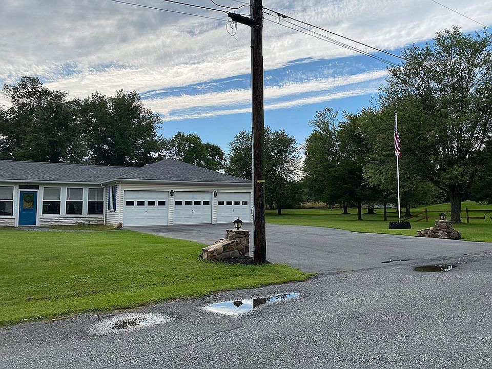 2nd image of 160 Roslyn Rd