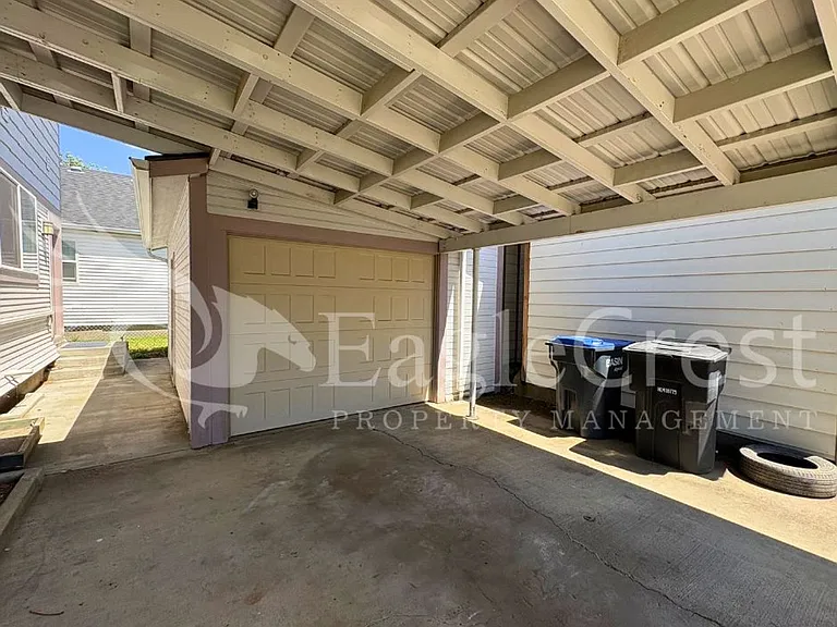 216 N Park St — Photo 11