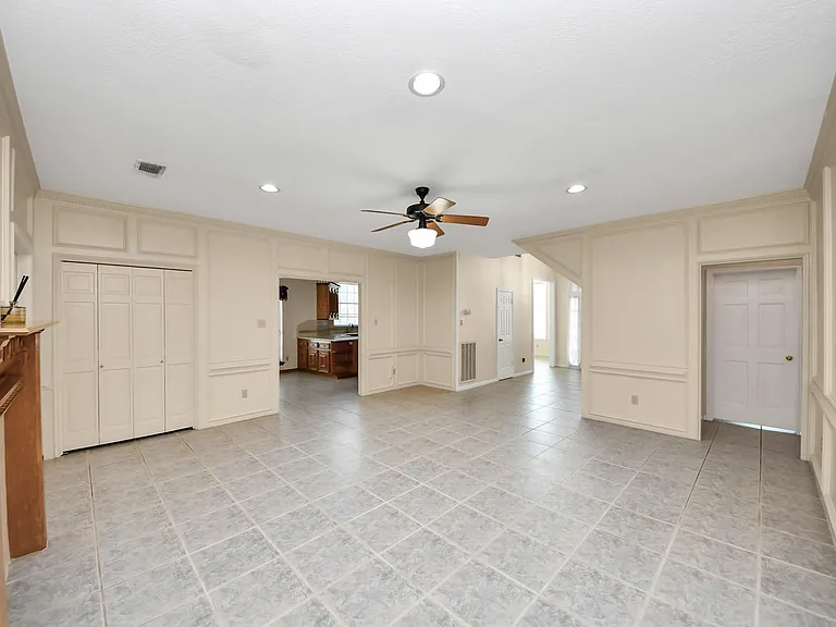 10503 Great Plains Ln — Photo 11