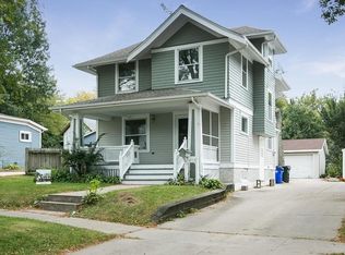409 34th St NE, Cedar Rapids, IA 52402