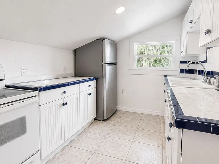 128 Orange Ave — Photo 6