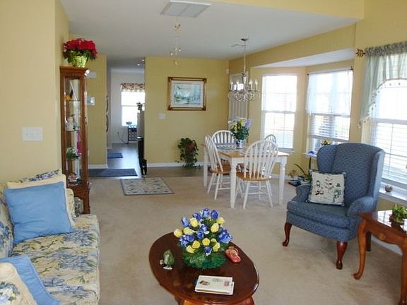 4th image of 229 Blue Robin Way
