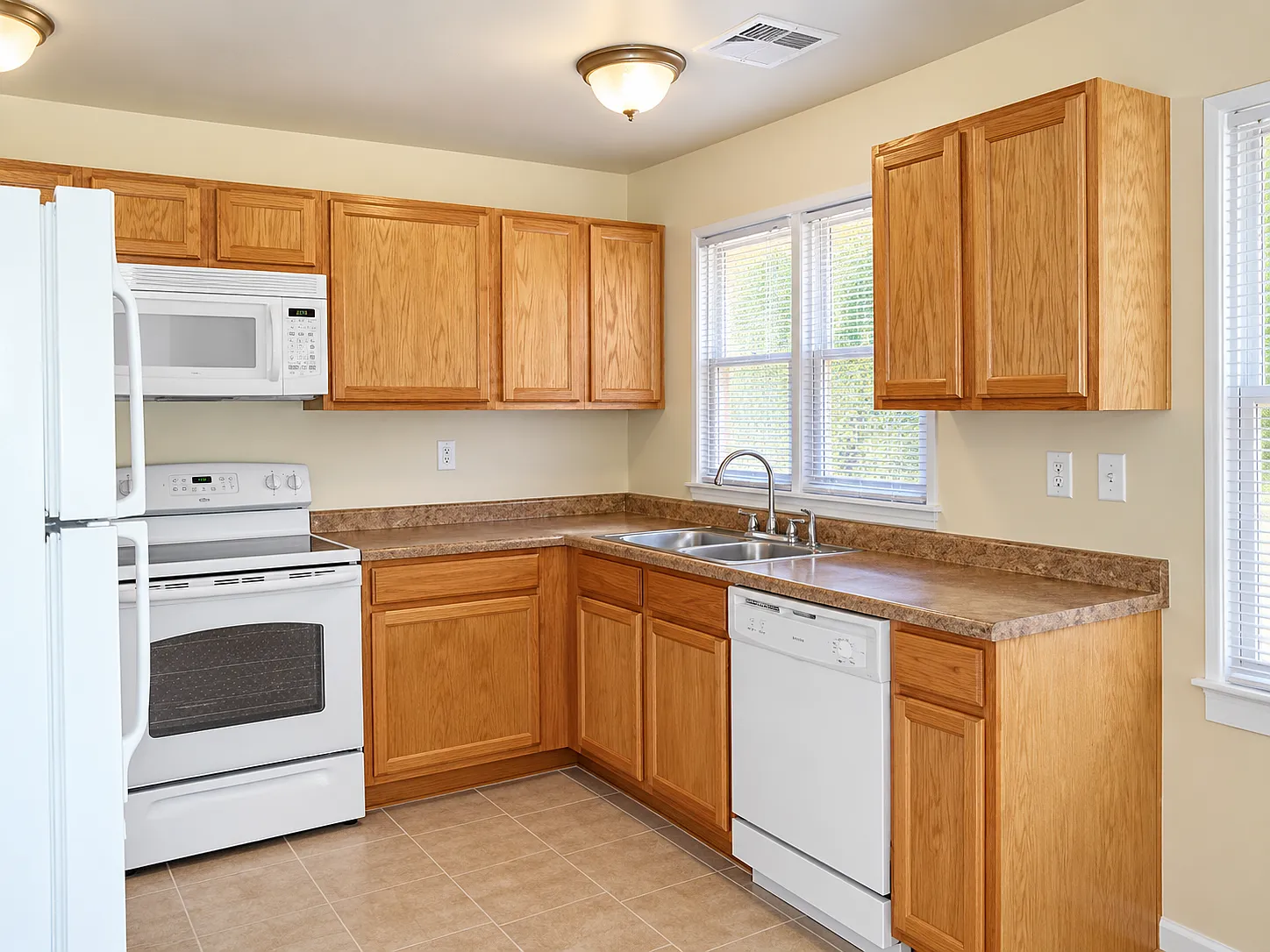 5 bed, 1642 sqft, $3,000 — Photo 2