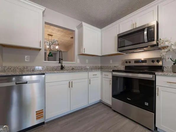 3017 Waldrop Cir, Decatur, GA 30034