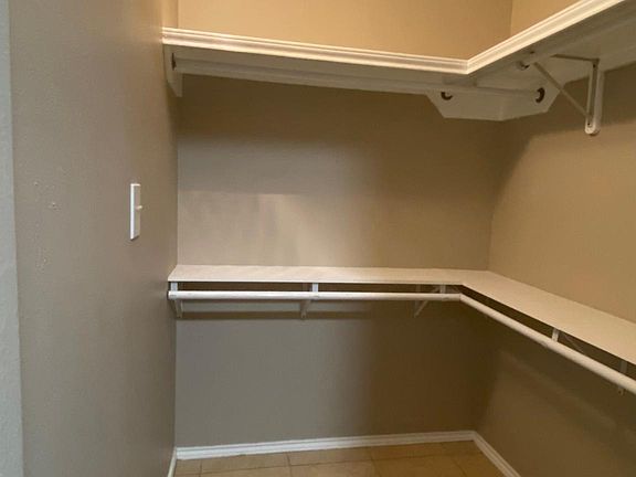 5th image of 721 E Dallas Ave #8