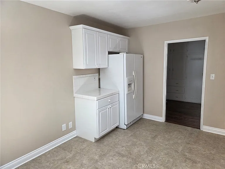15219 Wyandotte St — Photo 9
