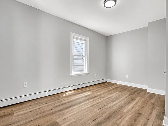4th image of 553 S Orange Ave #2B