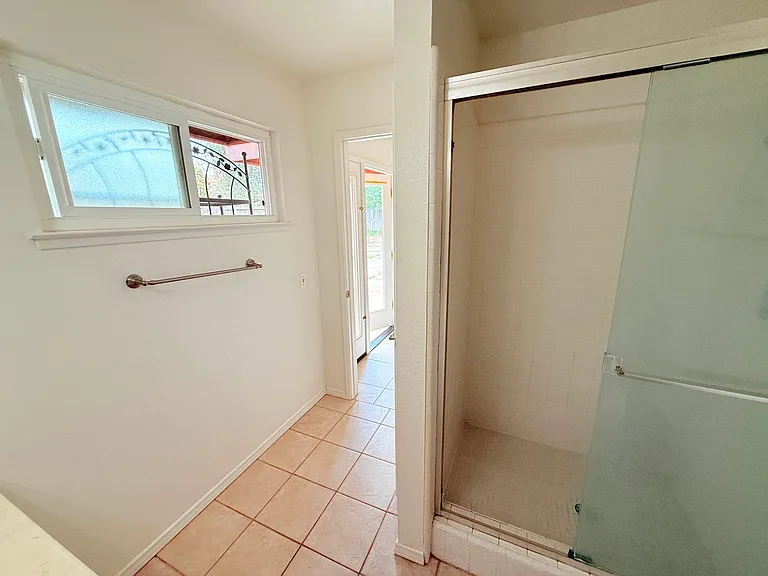 4625 Karnes Rd #B — Photo 5