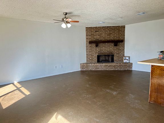 2nd image of 1909 Skylark Dr