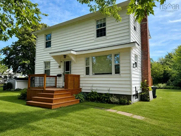 5 Elmwood Dr, Amherst, NS B4H 2G5