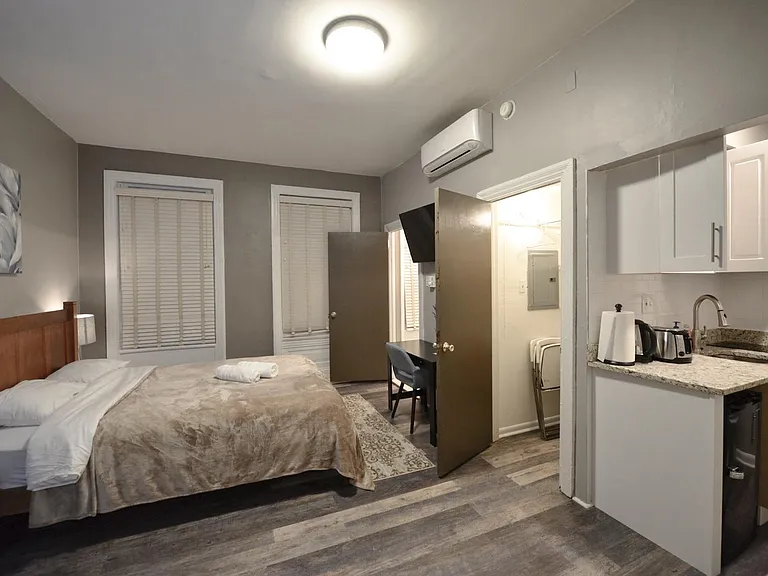302 S 12th St #403 — Photo 11