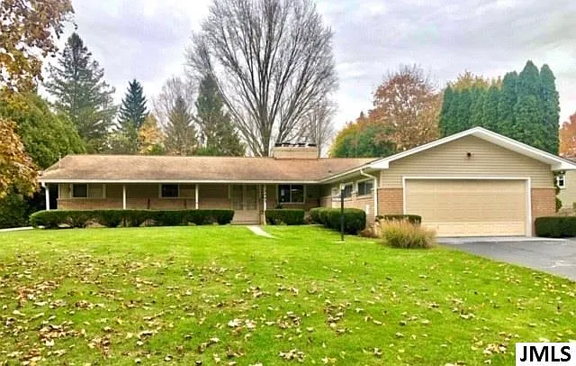 2403 Smiley Way photo 1