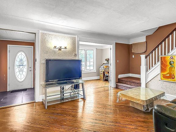 4th image of 8637 252nd St