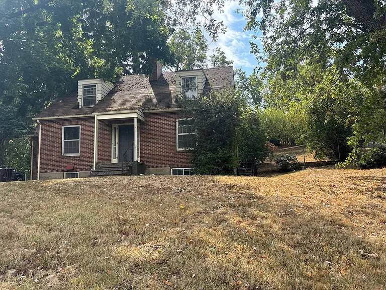 715 NE Stadium Way — Photo 15