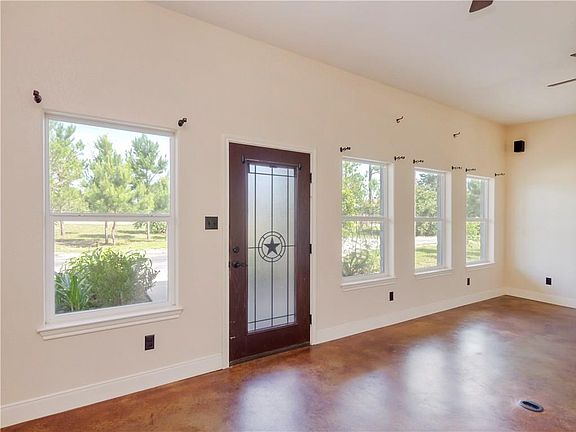 4th image of 150 Comanche Dr
