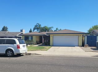 1334 Robinson Ave, Clovis, CA 93612