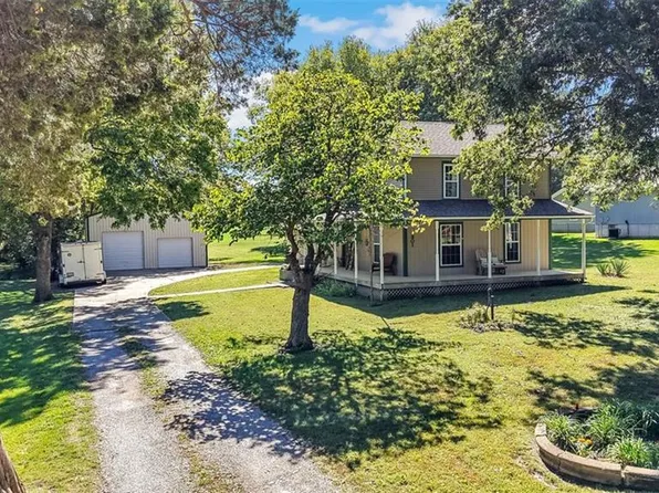 301 Oak St W, Greenwood, MO 64034