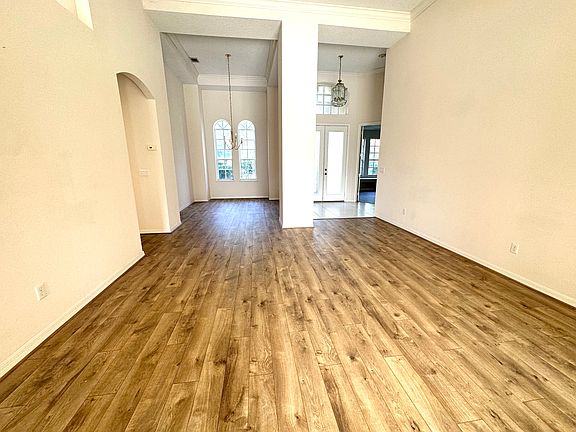 2nd image of 8837 Oak Landings Ct